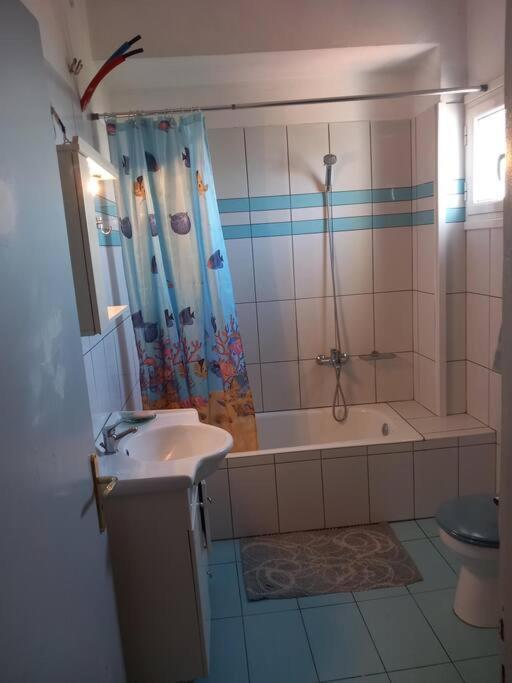Stoupa Beachside Retro Apartment Kültér fotó